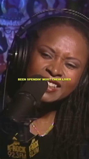 Coolio and LV performing "Gangsta's Paradise" on The Howard Stern Show in 1995.#shorts#gangtar
