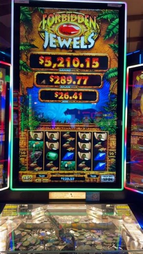 Coin pusher game at TWIN PINE CASINO!