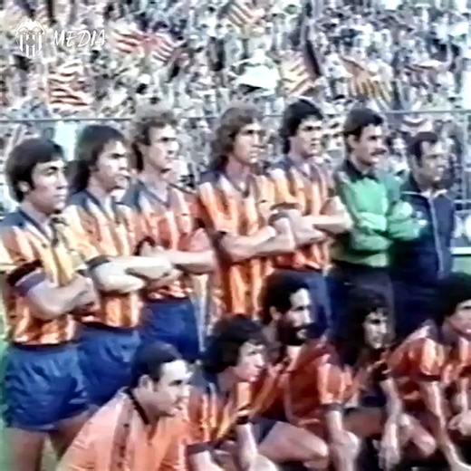 🎂 Hoy es el cumpleaños de una de nuestras leyendas: Rainer Bonhof 🏆 Campeón de Copa 🏆 Campeón de la Recopa ¡Felicidades, Rainer! 🥳 #ADNVCF 🦇 | Valencia CF
