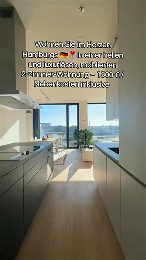 🏙️ Elegante 2-Zimmer-Wohnung in Hamburg zu vermieten 💰 Miete: 1.500 €/Monat, inklusive Nebenkosten 📐 Wohnfläche: ca. 83 m² | 2 Zimmer 🔋 Energieeffizienzklasse: B | Endverbrauch: 60 kWh/(m²·Jahr) *KONTAKTIEREN SIE UNS ÜBER UNSER PROFIL* Wohnen Sie im Herzen Hamburgs in einer hellen Wohnung, die modernen Komfort, Eleganz und hohe Lebensqualität vereint. 🌆 Große Fenster sorgen für viel Tageslicht und einen unverbauten Blick über die Stadt. Mit ca. 2,85 m hohen Decken, geöltem Eichenparkett und