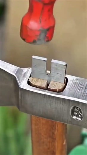 How to Attach a Handle to an Axe Properly #shorts