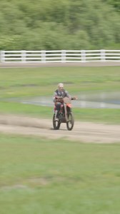 Grandpa Earl is back! Five years after Dean Wilson introduced us to the fastest 80 year old in the world, Grandpa is getting back on a bike and terrorizing Florida’s fastest riders. Trust us. No one is safe. Not even….you’ll have to watch… Head over to @deanwilson15 to watch the full video 📺 | Racer X Illustrated