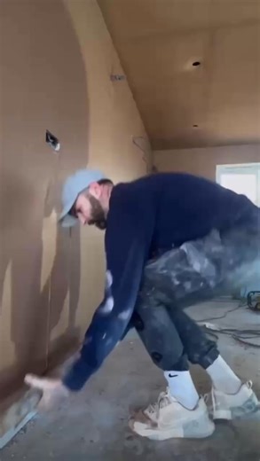 17K views · 61 reactions | It's a REFINA line-up for Totally Plastered on these walls  Little bit of X-SKIM, SUPERFLEX and PLAZIFLEX action to get this finish! Everything you need, find here: https://www.refina.co.uk/ #plastering #plasteringlife #onthetools #refina | REFINA | Facebook