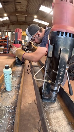 2 mag drills 1 man. It’s a luxury to have a semi automatic mag drill like the @rotabroachuk element 50 auto. But if you got a lot of holes to drill in beams then it can really increase what one man can do. @sam_jelbert is a fast mover but even he would admit it takes a bit of keeping up with both drills. Set up the auto machine and set it running. You can then use the standard mag drill to do a hole. Once the auto has finished drilling it backs itself out and shuts off. Just keep repeating the p