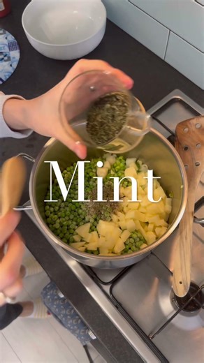 Pea and Mint creamy soup #veganrecipes #vegancooking #cookingchannel #wholefoodplantbased #food