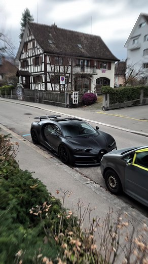 Exploring the Shadow Bugatti Chiron Noire