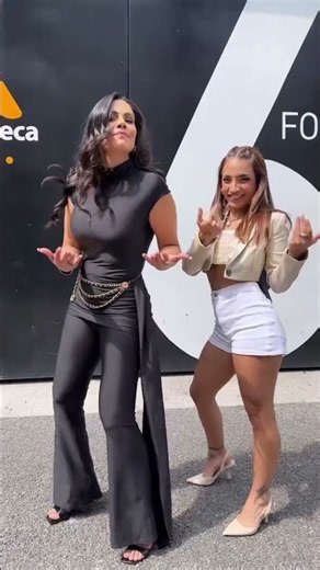 What do you think of this duo for making trends? 👀💃🏻🔥 #VLA #LuzElena #LeslieGallardo