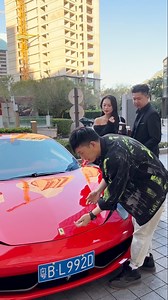 如果你係呢架法拉利嘅車主，變咗隻馬俾你會唔會再開心啲 😎 A bonus for the Ferrari’s owner! #magictricks #magic #louisyan #magician #streetmagic #甄澤權 #魔術 #魔術師 #ferrari | Louis Yan 甄澤權