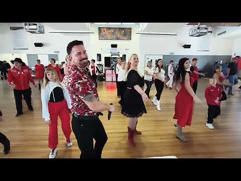 MILLION DOLLAR SMILE by ‪@simonwardlinedance‬