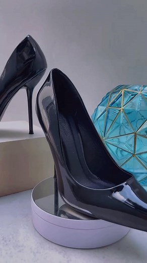 Hãy để đôi giày Trinnie đồng hành cùng bạn trong mọi khoảnh khắc rực rỡ nhất. Chất liệu cao cấp – nhập khẩu . 🔘 https://trinnievn.com/ • Chế tác theo order – made to finish cho từng khách • Chọn chất da theo gu riêng • Tuỳ chỉnh chiều cao gót • Tuỳ chọn có mũi đúp hay không → mỗi đôi là 1 phiên bản độc nhất theo mong muốn của chính bạn. ⸻ ĐẶT ĐÔI GIÀY MÌNH MUỐN – THEO CÁCH MÌNH MUỐN. Nhắn tin ngay để được tư vấn mẫu – đo size – lên đơn ngay hôm nay. #Trinnie #giaycaogot #giaypump #giaynu #giayn