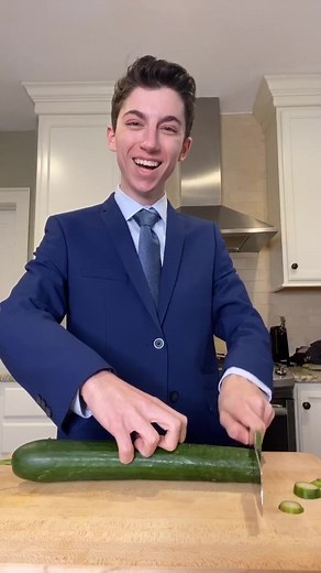 World’s Fastest Slicer?!? 😂 (IG: @eitan) #food #chefskills #knifeskills #kitchen #chef #food #chopping #foodlover #lovefood #satisfying #loop #yum