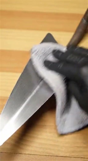 Rusty Garden Tools Get a Clean Steel Makeover with New Wooden Handles #GardenRevamp #ToolRestor