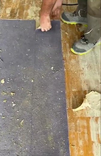 Teppichkleber entfernen/ altes Parkett schleifen / Teppich abreißen / Parkett am Rand schleifen