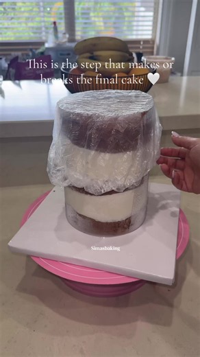 Crumb Coat Buttercream: How to Perfect Your Cake Base