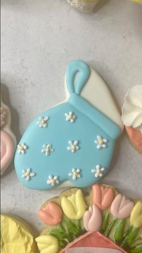 Easy Royal icing sugar cookie tutorial
