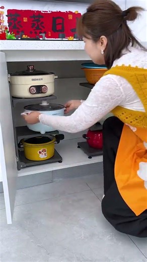 Space-Saving Multi-Tier Pot Rack – Organize Your Kitchen Smartly!
