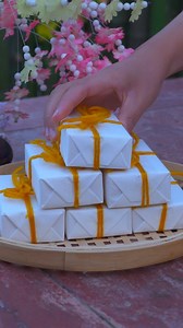 Silk & Goat Milk Soap | A 3,000-Year-Old Secret to Jade-Like Skin 🔹 Description: Long before modern cleansers existed, ancient beauty wisdom gave rise to a luxurious facial soap made from silk and goat milk. This handcrafted cold-process soap follows time-honored methods, allowing nutrients to remain intact and gentle on the skin. Silk proteins help soften and smooth, while goat milk nourishes and moisturizes — a pairing once praised for creating skin “as white as jade and as smooth as silk.” M