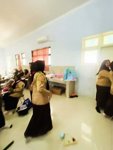 Pembelajaran Sosiologi kelas XI pada materi Kelompok Sosial dengan metode kompetisi cepat tepat.