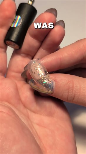 12 looks of Clawedmas Look 9: Gold Shimmer 🌟Prompts:- glitter- magnet- gold