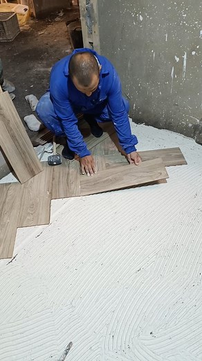 Spike Pattern: An artistic touch in installing wooden floor tiles in an interlocking style. | كريم رضوان محترف السيراميك