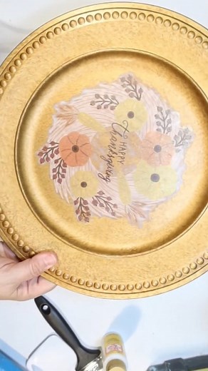 8.5K views · 110 reactions |  Easy Thanksgiving Charger Plate Decor 旅 Dollar Tree DIY! | Crafty Beach | Facebook