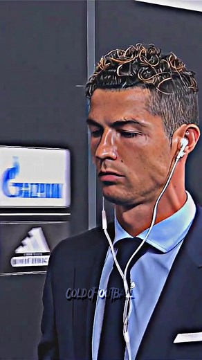 Noodle Hair Ronaldo Wallpaper 4K | Hairstyle for Soccer Fans