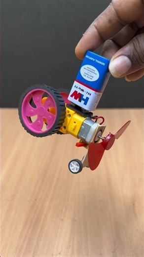 DIY dcmotor with HW battery New tricks with dueal shaft dcmotor project #diy #shortsfeed #shorts
