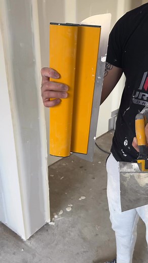 Loading them up 💪🏠 skimming blade and taping knife from TapeTech tools 🌕#satisfying #mudding #taper #drywall #fyp #fypシ #reels | Urumex_Drywall