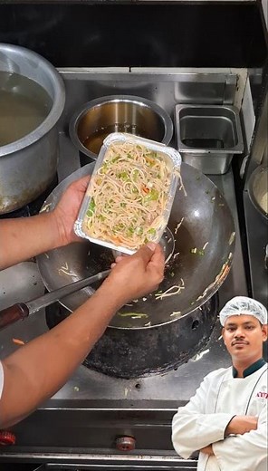 Vegetable Hakka Noodles Recipe 🍜 #hotellife #kitchen #chef #cooking #chefselection #vegetablefood