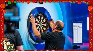 Day TWENTYTHREE 🎯🎄Is this our hero of 2025? Not only once but twice he had to replace the board at this year‘s Hylo PDC Europe Super League! 😂 | PDC Europe