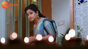 గాయత్రి జాతకం పేపర్ చూసిన తిలోత్తమ..ఏం చేయనుంది? Watch #Trinayani Mon to Sat at 8:30 PM on #ZeeTelugu Watch your favourite Zee Telugu shows on ZEE5 Telugu app ఎప్పుడైనా ఎక్కడైనా #ZeeTeluguPromo Watch Anytime, Anywhere on ZEE5 - https://zee5.onelink.me/RlQq/fbTrinayaniZEE5 | Zee Telugu