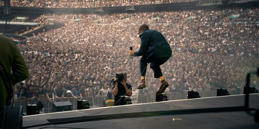 ブラー（Blur）のロックンロールは人生賛歌だ。バンドの現在を刻んだドキュメンタリー「トゥー・ジ・エンド」とウェンブリー公演 | Mikiki by TOWER RECORDS