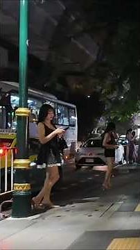 Bangkok Street Life at Night 🇹🇭 | Sukhumvit road Walking Tour [4K HDR]