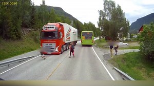 Sistema de travagem de emergência Volvo salva criança | Pplware