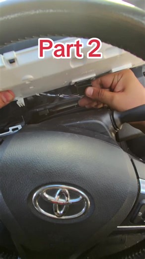 Instalación del panel de instrumentos del Toyota Camry Hybrid
