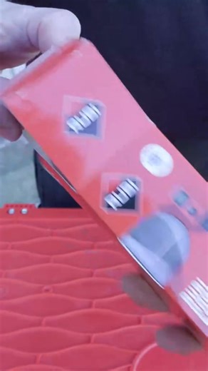 🔋 RUBI POWERVAC ENERGY. If you're already using a manual suction cup with a removable piston… it’s time to upgrade. 🚀 The RUBI POWERVAC ENERGY transforms your traditional suction cup into a safer, more comfortable, and more efficient tool. 🔹 Built-in electric vacuum pump with rechargeable battery 🔹 Automatically generates vacuum, replacing manual pumping 🔹 Maintains constant suction during the job 🔹 Reduces effort and improves control while handling #RubiTools #construction #tiling #tools 