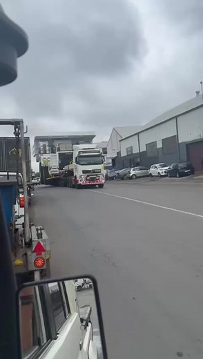 #volvotrucks #abnormal #lowbed #bigboystoys #multiaxle @Riaan Wiggill @Nelia