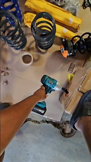 how to remove coil springs without compressors. #stance #cars #suspension #coilovers #mk5jetta #vw