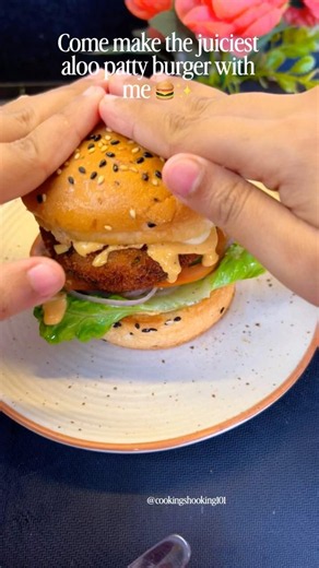 Crispy Aloo Patty Veg Burger Recipe #burger #aloopatty #veg #vegetarian #vegburger #aloo #cooking