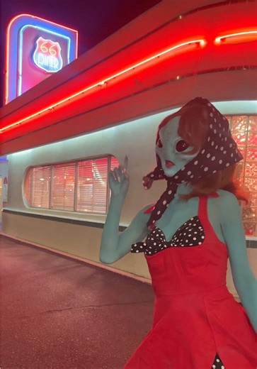 alien spaceships… above my house !🛸 #sfx #66diner #sfxmakeupartist #albuquerquenewmexico #fyp