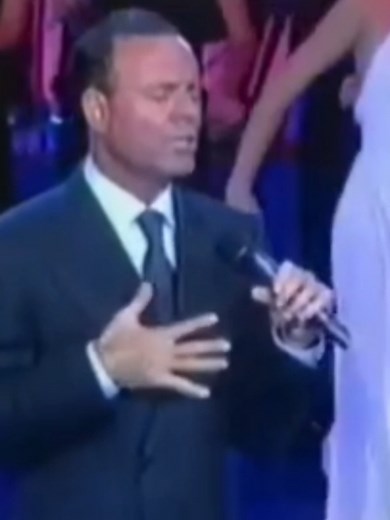 Julio Iglesias: Manuela, Canción de Amor Inolvidable