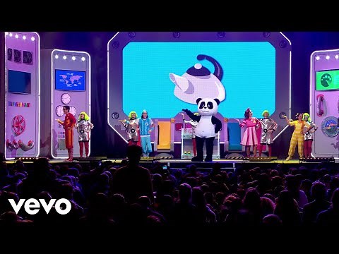 Panda e Os Caricas - Sou Uma Taça (Live From Campo Pequeno, Lisboa / 2016)