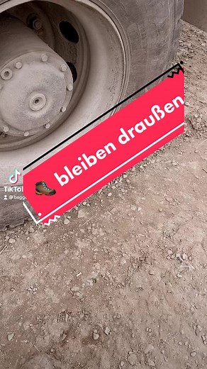 Leben im Bagger, Sterben im Bagger 🤩😂 #bagger #spassbeiderarbeit #fyp #viral #liebherr #liebherr920compact #baggerfahrerausleidenschaft @tschulique