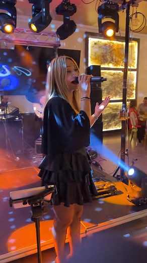 Nu ai gasit inca muzica pentru evenimentul tau? De la muzica usoara romaneasca si internationala, muzica populara autentica pana la pop, balkanic ,grecesc,italiana,latino, Dj & MC, ne adaptam perfect atmosferei fiecarui eveniment si gusturilor diverse ale invitatiilor. Suna acum! petrecem împreună! 🤗 | Mirage Band