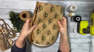 In case you missed it. Bee decor using a pizza pan. | We Craft Around