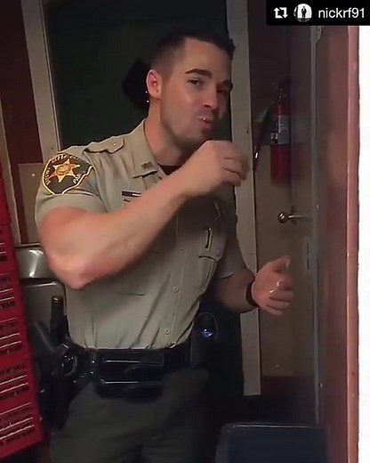 #cop #meninuniform #policeman #beigne #musclemen #muscles #fitguys