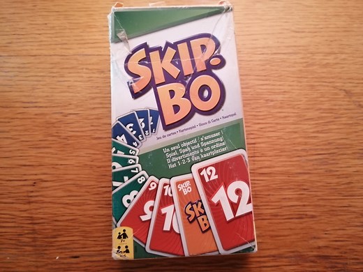 Skip-Bo Kartenspiel: Spielregeln, Karten, Tricks & Taktik