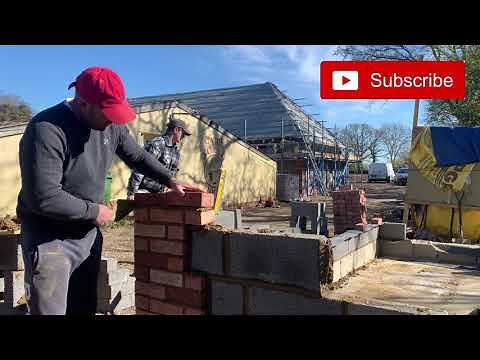 #brickwork #bricklaying #mason Bricklaying tips for building Quoin corners 🧱🏠