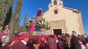 4.2K views · 103 reactions | La Santa llega a la ermita de San Roque, acompañada de miles de vecinos y visitantes; donde permanecerá hasta mañana por la tarde, cuya imagen será trasladada en procesión hasta la Parroquia de Santiago, donde pasará todas las fiestas patronales y de Navidad. ‍♀️‍➡️♥️⛪️﫶‍♂️ | Ayuntamiento de Totana | Facebook