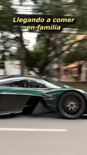 Comida en Familia Exótica | Autos Exóticos México